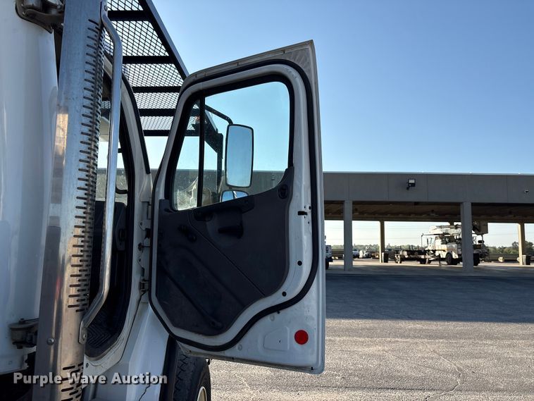 image for item EF1048 2015 Freightliner Business Class M2 bucket truck