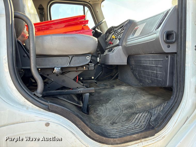 image for item EF1048 2015 Freightliner Business Class M2 bucket truck