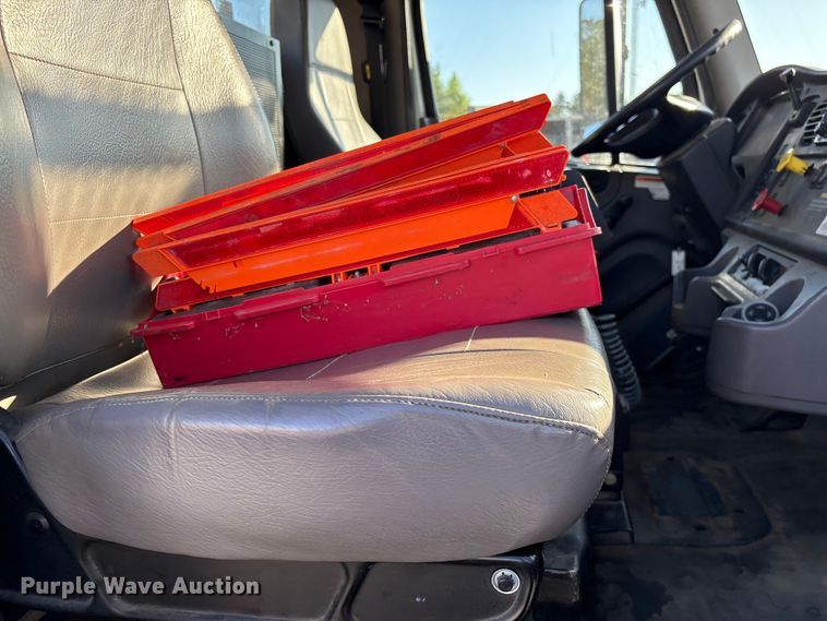 image for item EF1048 2015 Freightliner Business Class M2 bucket truck