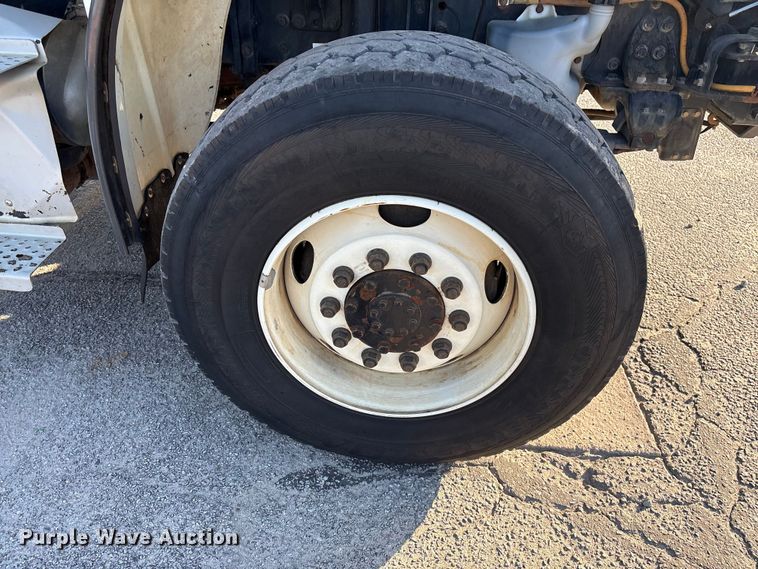 image for item EF1048 2015 Freightliner Business Class M2 bucket truck