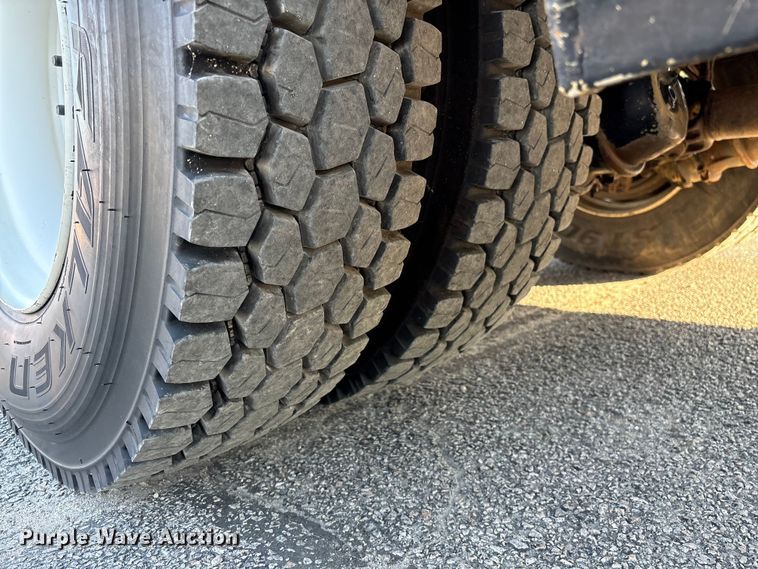 image for item EF1048 2015 Freightliner Business Class M2 bucket truck