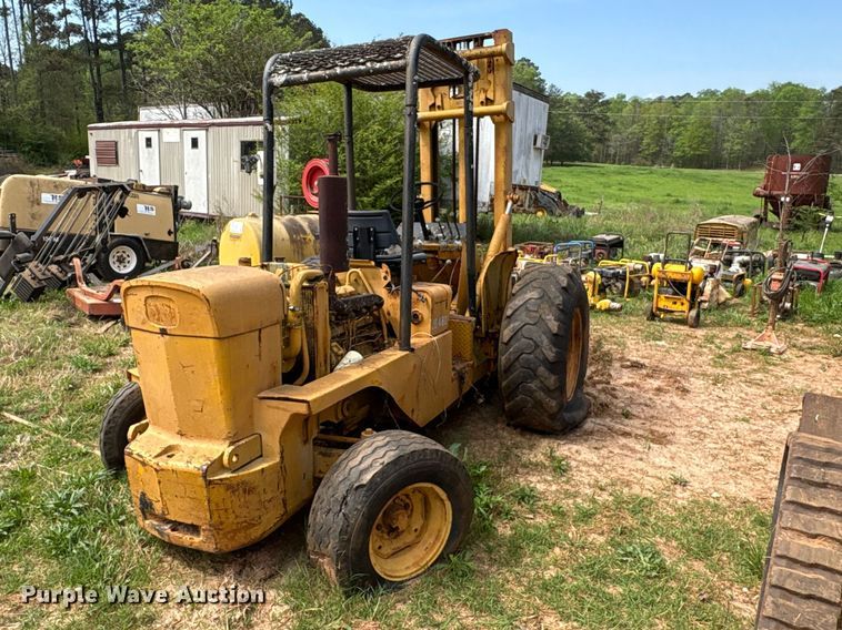 image for item EF1056 John Deere JD480 forklift