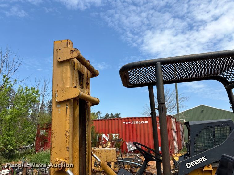 image for item EF1056 John Deere JD480 forklift