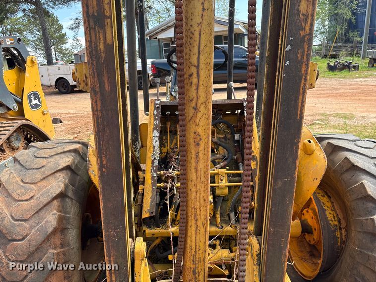 image for item EF1056 John Deere JD480 forklift