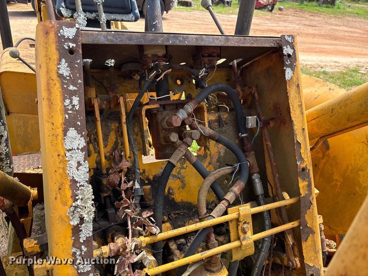 image for item EF1056 John Deere JD480 forklift