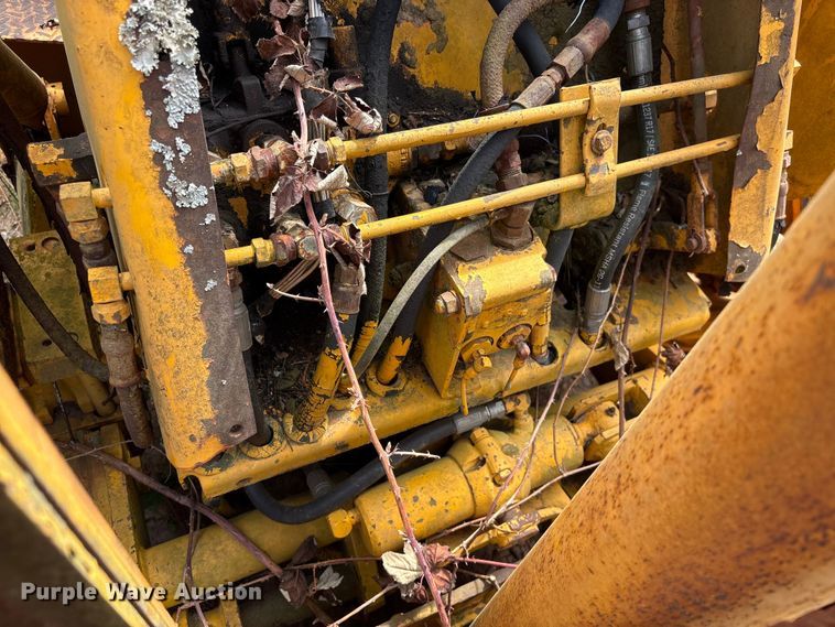 image for item EF1056 John Deere JD480 forklift
