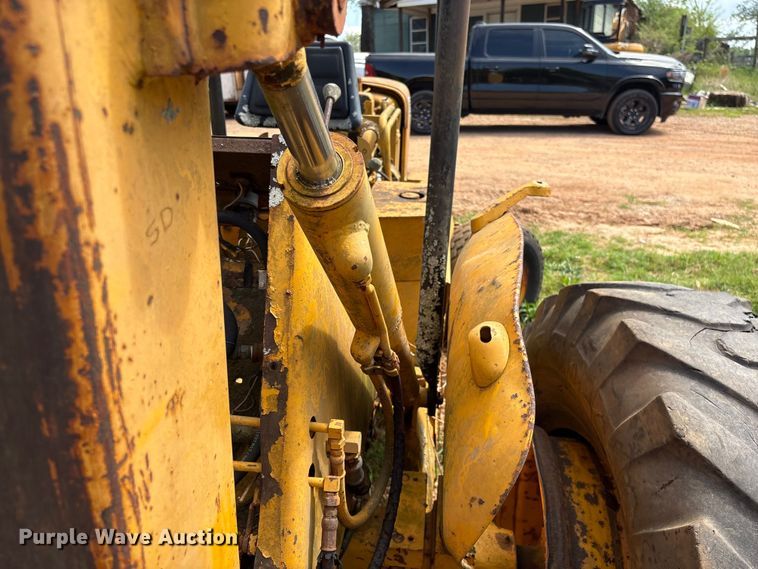 image for item EF1056 John Deere JD480 forklift