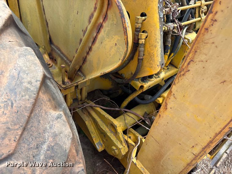 image for item EF1056 John Deere JD480 forklift