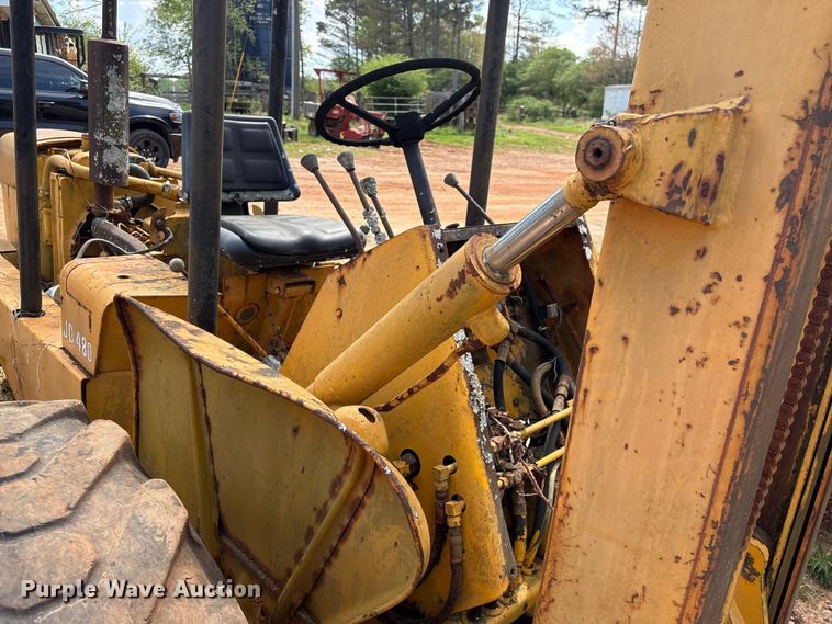 image for item EF1056 John Deere JD480 forklift