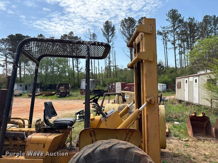 image for item EF1056 John Deere JD480 forklift