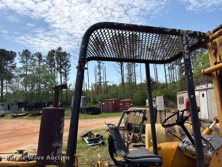 image for item EF1056 John Deere JD480 forklift