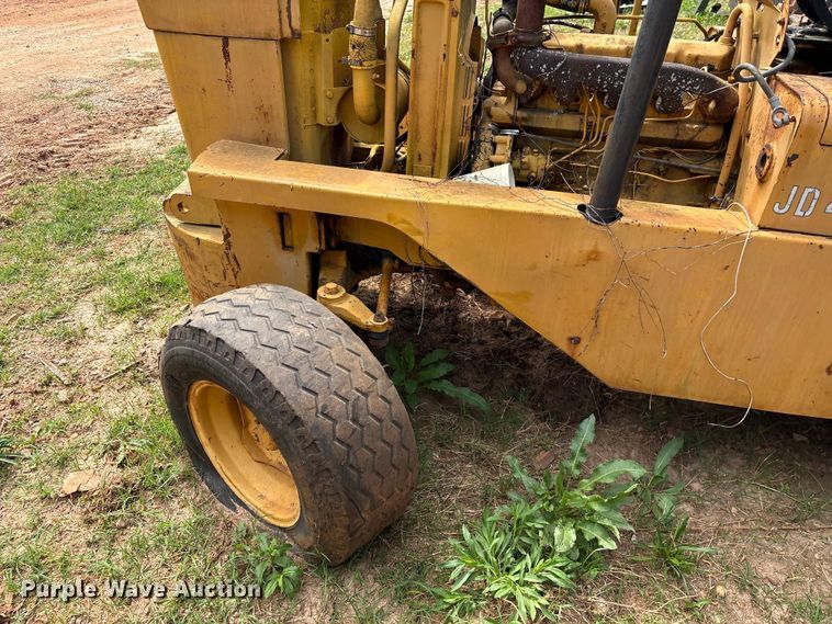 image for item EF1056 John Deere JD480 forklift