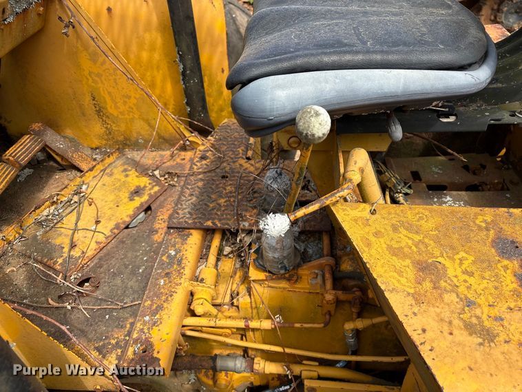 image for item EF1056 John Deere JD480 forklift
