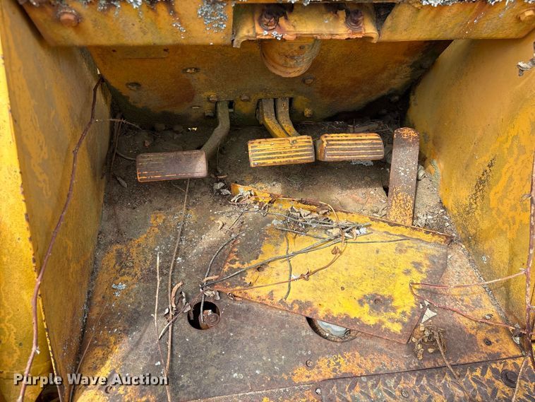 image for item EF1056 John Deere JD480 forklift