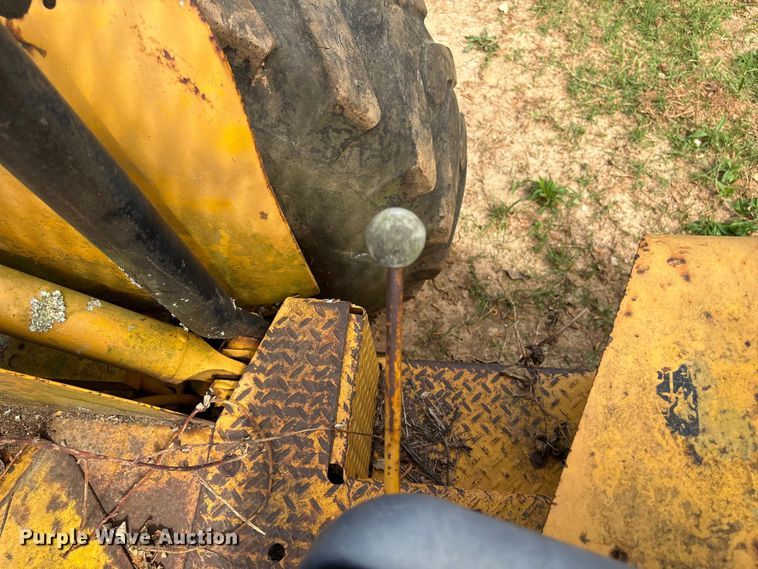 image for item EF1056 John Deere JD480 forklift