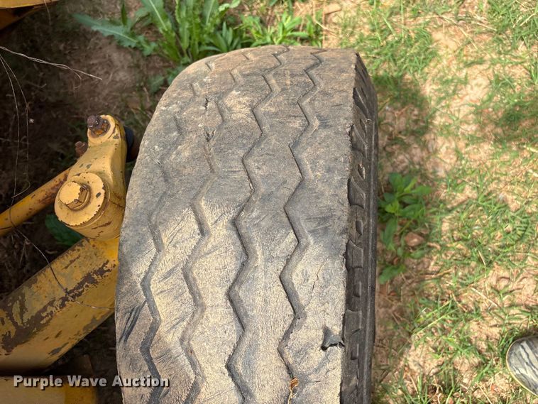 image for item EF1056 John Deere JD480 forklift