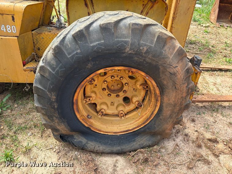 image for item EF1056 John Deere JD480 forklift