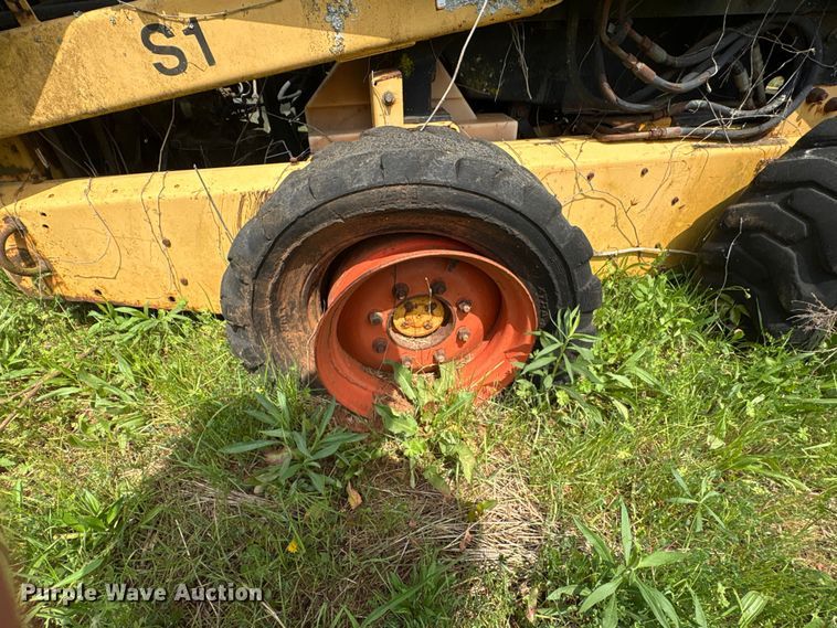 image for item EF1059 1997 John Deere 8875 skid steer loader