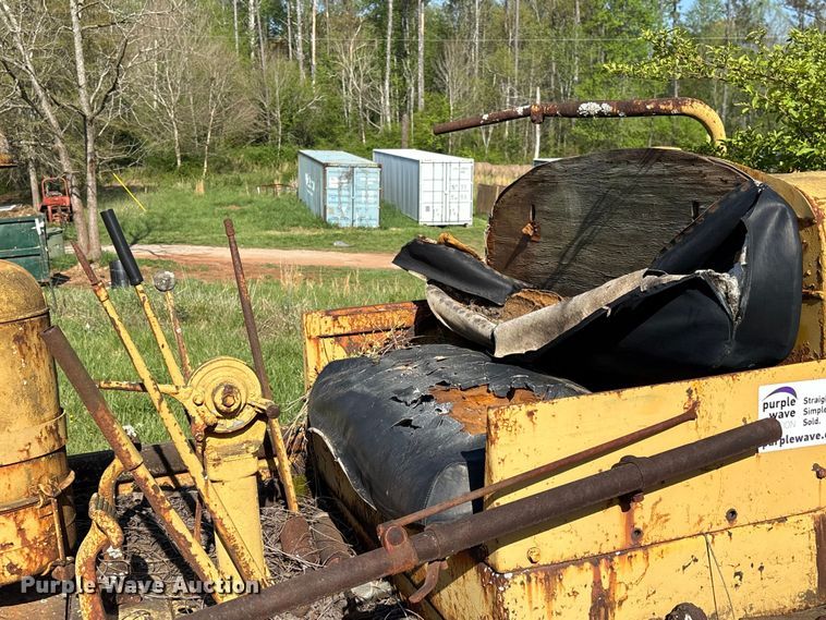 image for item EF1064 Caterpillar dozer