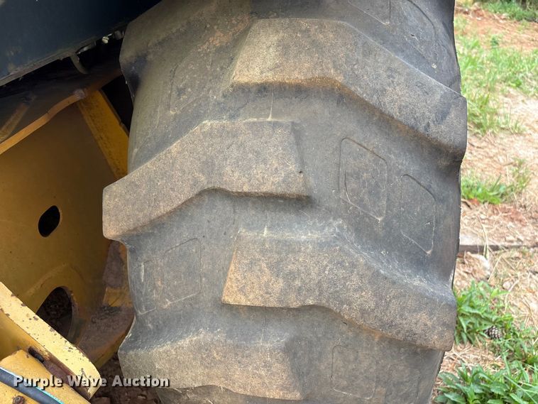 image for item EF1066 2001 John Deere 410G backhoe