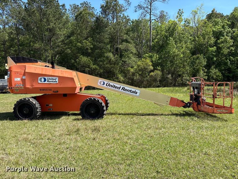 image for item EF1076 2011 JLG 600S boom lift