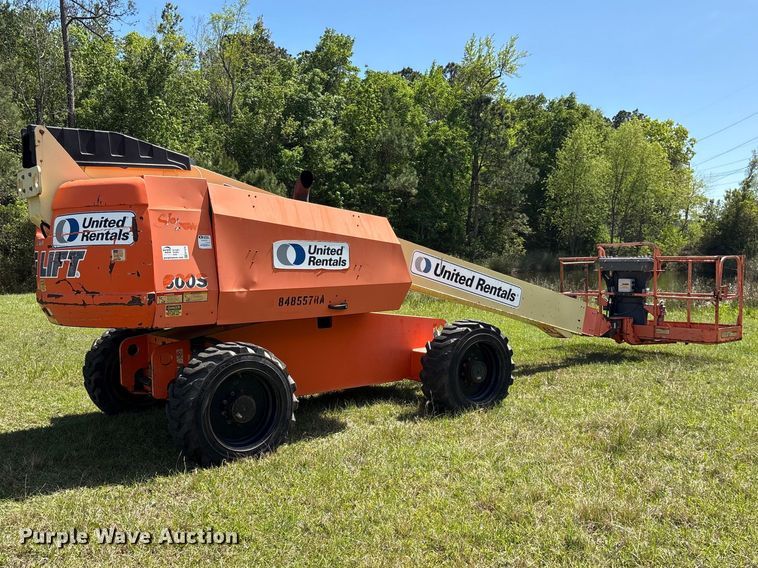 image for item EF1076 2011 JLG 600S boom lift
