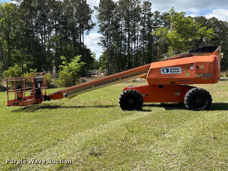 image for item EF1076 2011 JLG 600S boom lift