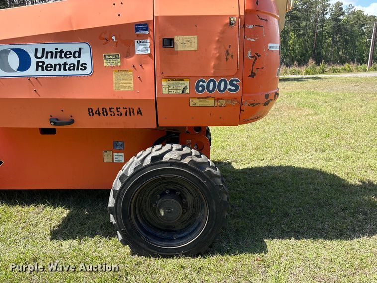 image for item EF1076 2011 JLG 600S boom lift