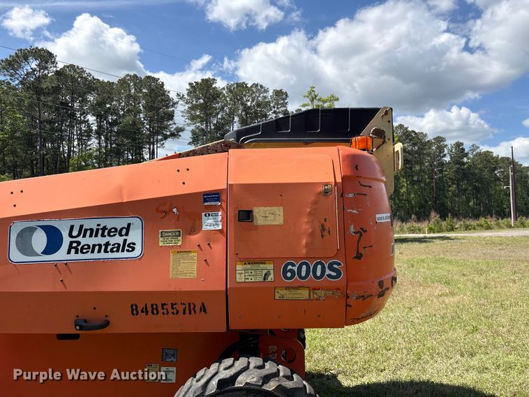 image for item EF1076 2011 JLG 600S boom lift