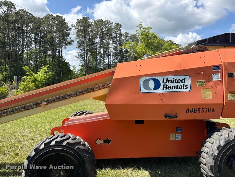 image for item EF1076 2011 JLG 600S boom lift