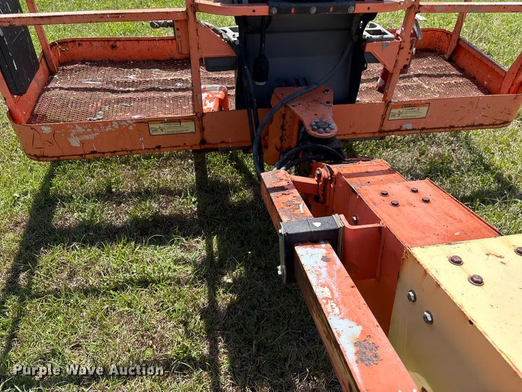 image for item EF1076 2011 JLG 600S boom lift