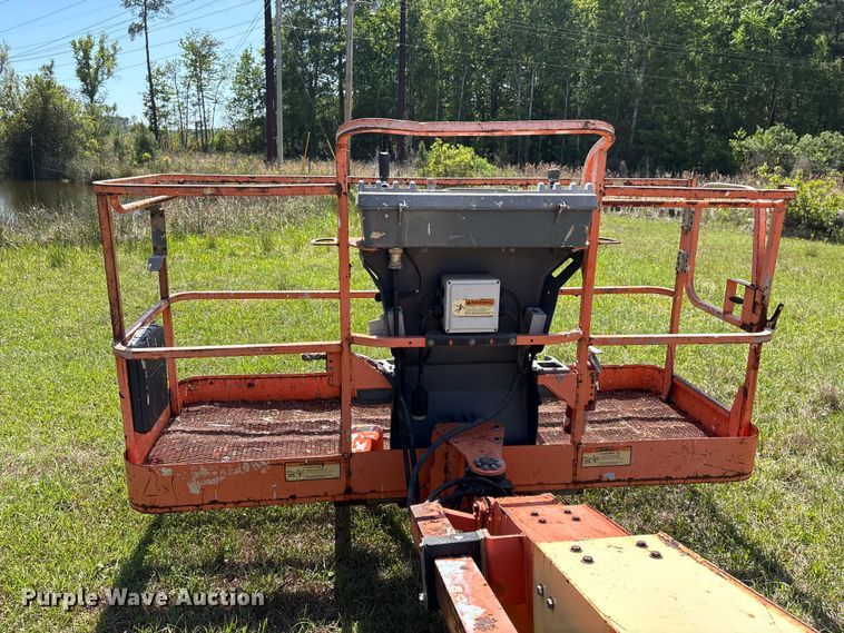 image for item EF1076 2011 JLG 600S boom lift