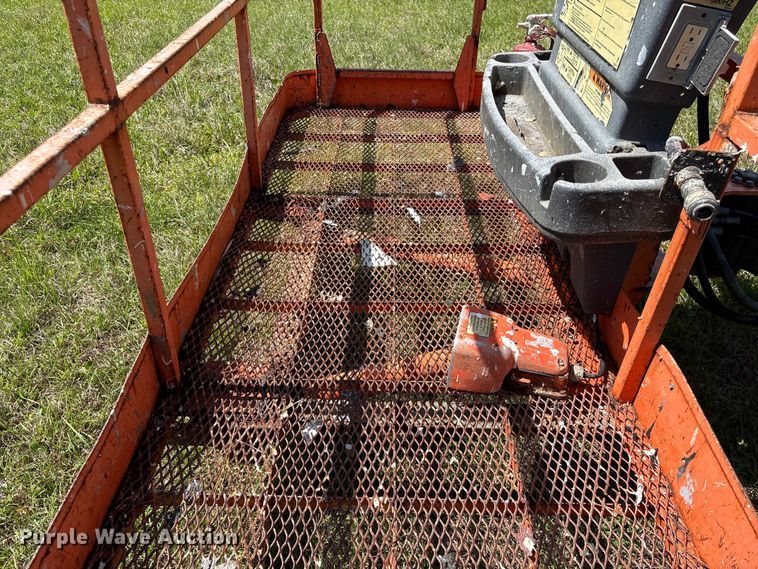 image for item EF1076 2011 JLG 600S boom lift