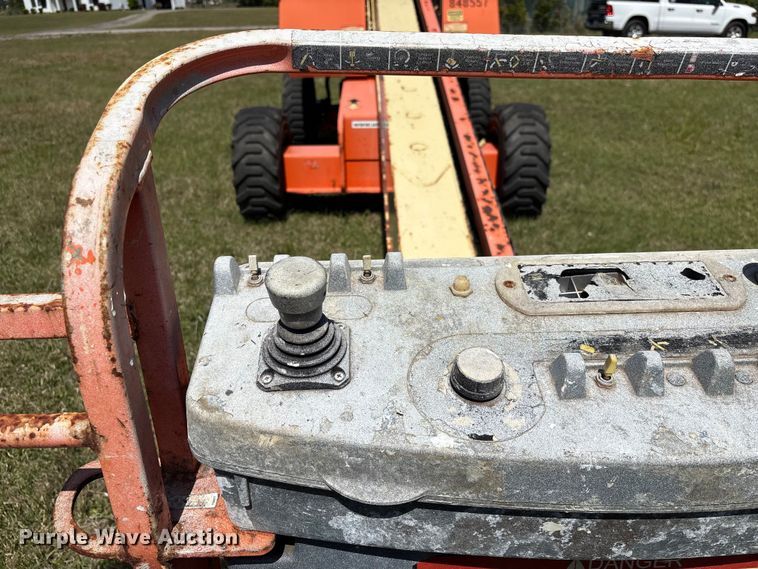 image for item EF1076 2011 JLG 600S boom lift