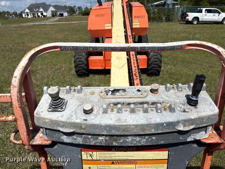 image for item EF1076 2011 JLG 600S boom lift