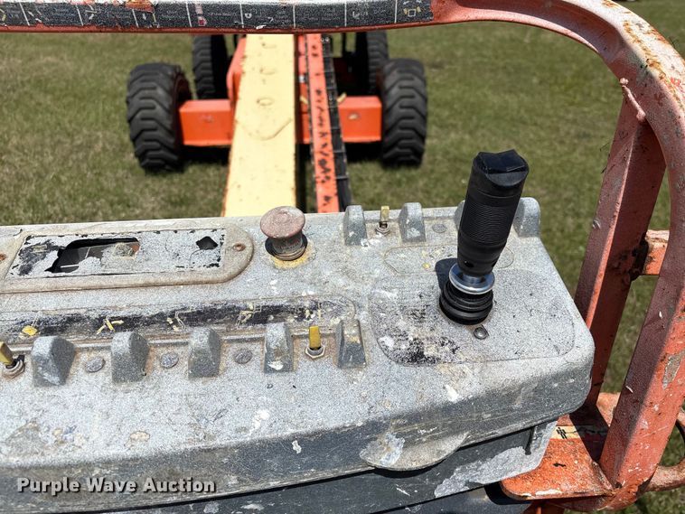 image for item EF1076 2011 JLG 600S boom lift