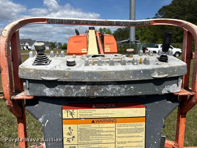 image for item EF1076 2011 JLG 600S boom lift