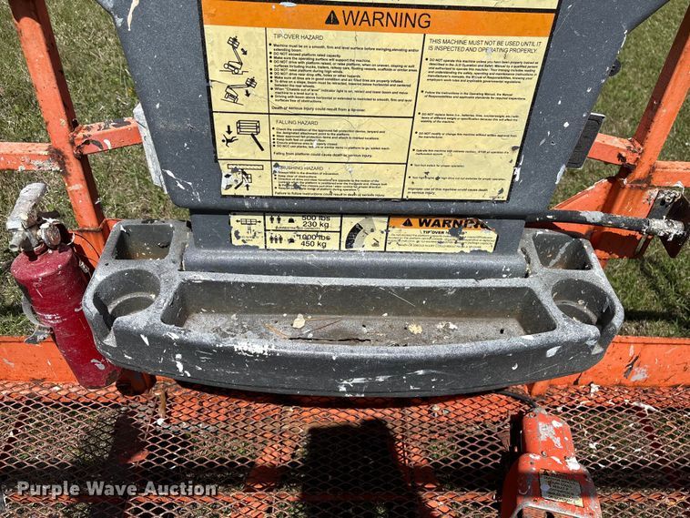 image for item EF1076 2011 JLG 600S boom lift