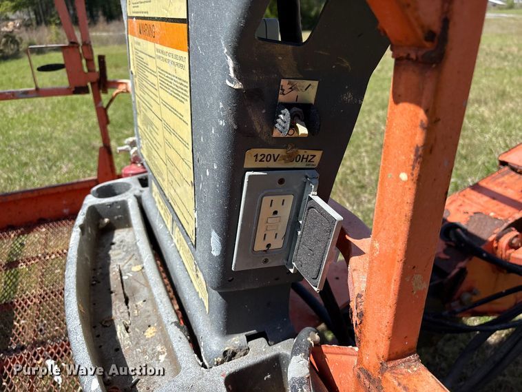 image for item EF1076 2011 JLG 600S boom lift