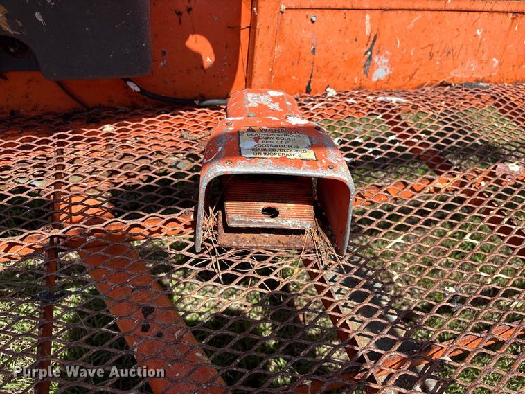 image for item EF1076 2011 JLG 600S boom lift