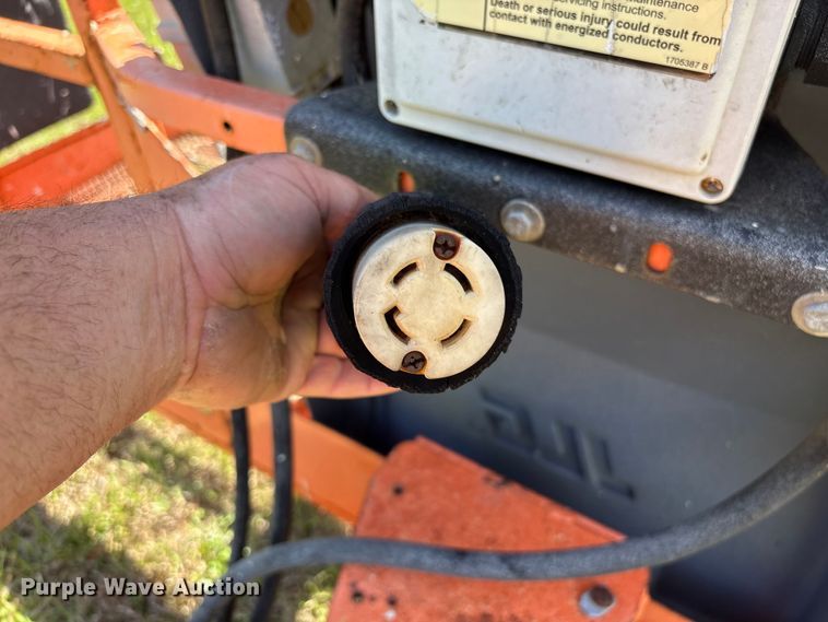 image for item EF1076 2011 JLG 600S boom lift