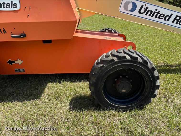 image for item EF1076 2011 JLG 600S boom lift