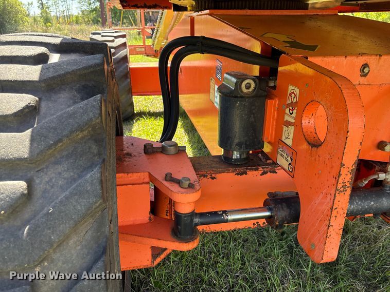 image for item EF1076 2011 JLG 600S boom lift