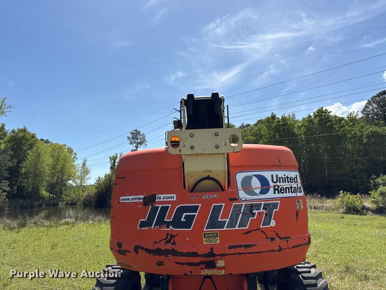 image for item EF1076 2011 JLG 600S boom lift