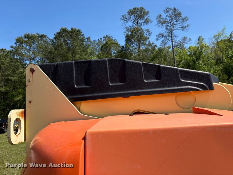 image for item EF1076 2011 JLG 600S boom lift