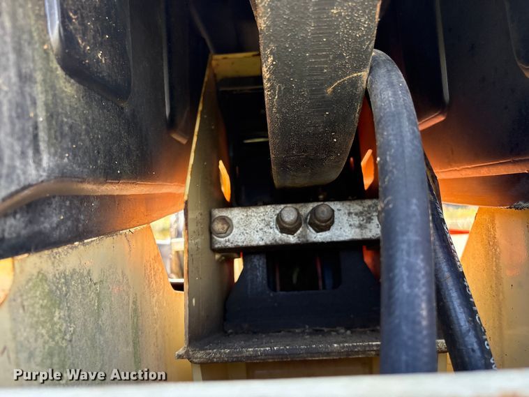 image for item EF1076 2011 JLG 600S boom lift