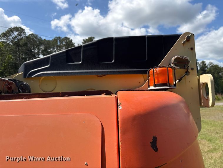 image for item EF1076 2011 JLG 600S boom lift