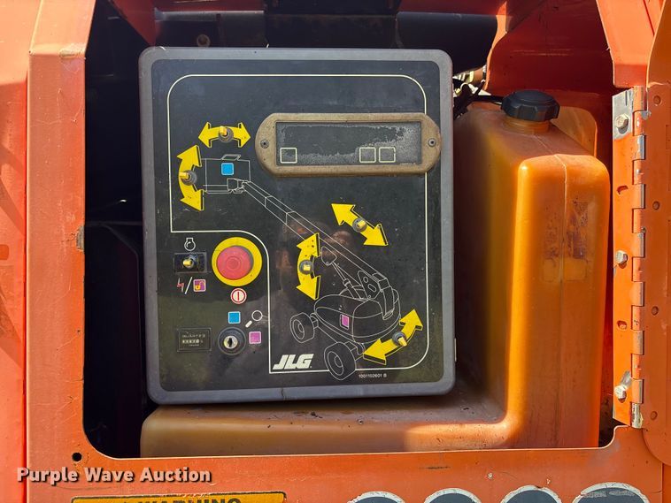 image for item EF1076 2011 JLG 600S boom lift