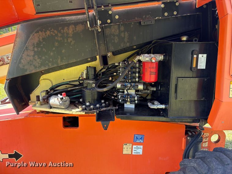 image for item EF1076 2011 JLG 600S boom lift