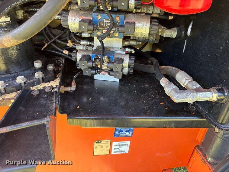 image for item EF1076 2011 JLG 600S boom lift